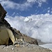 Das Highcamp am Mera Peak mit vorinstallierten Zelten inkl. Isoliermatten. Man beachte den Vogel auf dieser Höhe