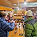 Anstossen auf den Gipfelerfolg von Franz und Pemba im Lodge in Khare mit einem Amarone
