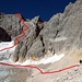 Kurz vor dem Hoellentalferner auf etwa 2200m Hoehe. Vor dem Gletscher kann man gut rasten, Steigeisen anziehen, etc. Der obere Klettersteig ist wegen seiner Laenge und Hoehe nicht zu unterschaetzen (ca. 500Hm, mind. 2h).