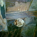 Von Meisterhand geschnitzt: raffinierter Türriegel mit Zahnrad und -schiene im Holzschober von Corte di Mezzo