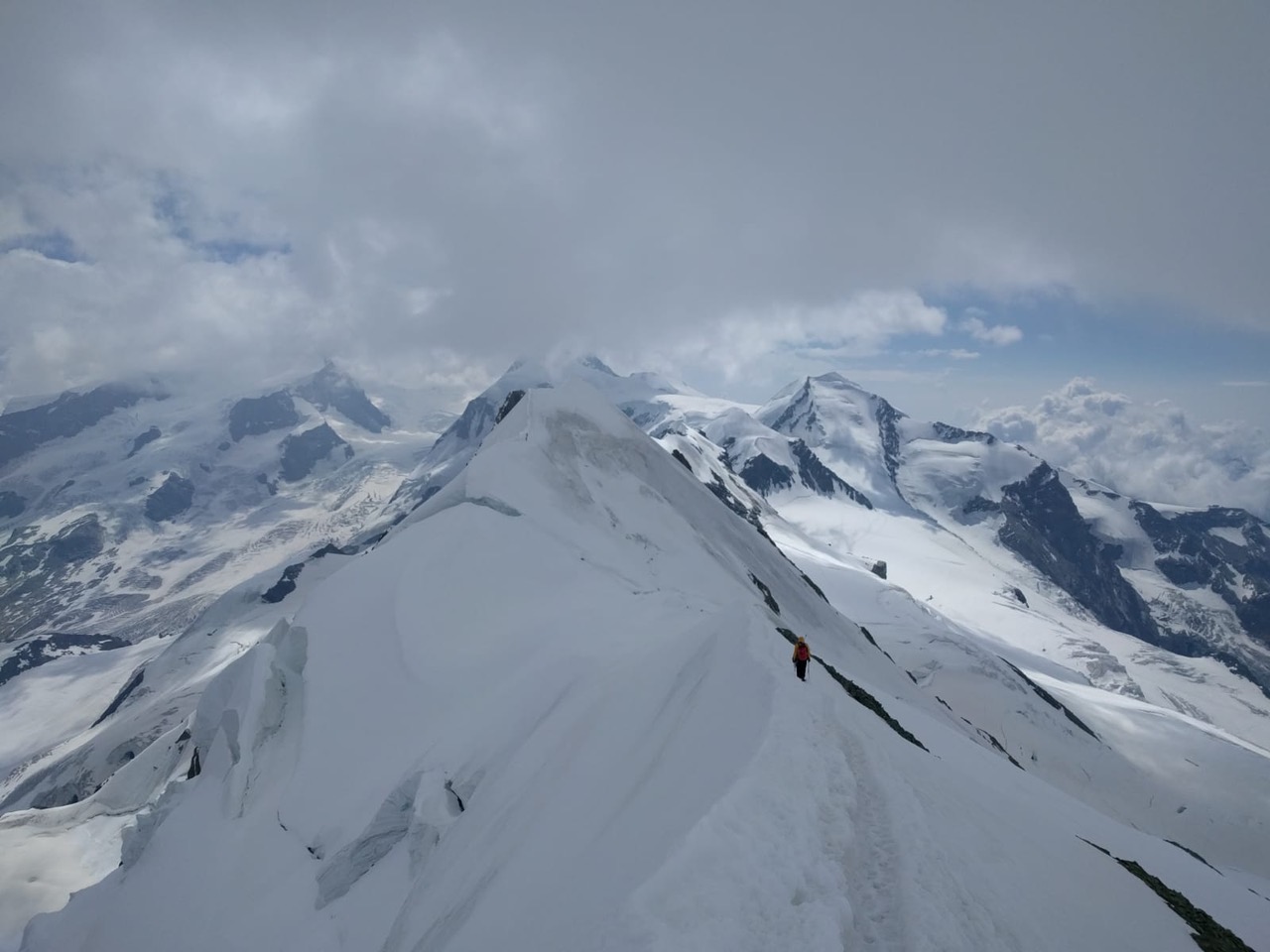 Breithorn centrale und orientale, Castor rechts. Links in...