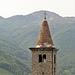 Il campanile della chiesa di Scatiàn.