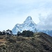 Die schöne Berggestalt der Ama Dablam im Zoom