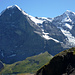 Eiger und Mönch dominieren dassüdliche Panorama bei der bergstation des Honneg 6er Sessellifts, an der der Bergpfad vorbeiführt.