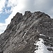 Am Hauptgrat angelangt. Blick auf die Nordseite des Walderkampturmes. Manch Bergsteiger(in) klettert hier 'free solo' ab - Hut ab!