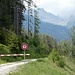 lasciare l'auto prima della sbarra-sentiero di salita subito a sx-cartelli indicatori gialli Alp Martum-Capanna Brogoldone