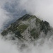 In Wolken eingerahmt: Der Aufstieg von der Saxer Lücke Richtung Stauberen