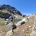 <b>Eccomi quasi arrivato alla sella corrispondente al Pass da Niemet. Nel XIII secolo il valico faceva concorrenza al Passo dello Spluga. Successivamente, quest’ultimo venne potenziato, e la Val Niemet tornò a sprofondare nella quiete. Verso sud, attraverso questo passo, si trasportava soprattutto il lavoro dei bottai.</b>