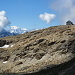 Cab. des Becs de Bosson (2983m) vom Col des Becs de Bosson (2942m).<br />Im Hintergrund der Mont Blanc (4810m)