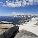 Gipfelpanorama vom Monte Leone nach SW: über dem weiten Alpjergletscher das Breithorn, darüber von rechts u.a. Weisshorn, Mischabel und Saaser Grat, links der Bildmitte das Laggin- und das Zwischbergental
