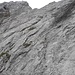 Im ersten Teil der ostseitigen Querung vom Kaiserkopf-Südgrat zur Gipfelrinne. Blick retour. Im oberen, linken Bildviertel dürfte sich das exponierte Gratstück (Bild Nr. 21) zeigen.