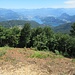 Vista sul Lago di Lugano. Per favorire il panorama, sono state tagliate alcune piante intorno alla cima.