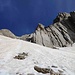 ecco, questo il primo strappo di pendenza, da attraversare in quel breve "canale" dove c'è quel poco di neve