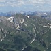 Vordergründig die Steilgrasfestung der Lechtaler Rappenspitze