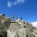 Arrivati in cresta si gira verso sinistra e si percorre la cresta fino alla cima