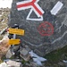 Mitten im Geröllfeld (hinter einem Felsblock versteckt) ist die Weggabelung Richtung Fuorcla da Stavelatsch, bzw. Alp Vallesa