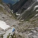Steiler, schrofiger Abstieg zwischen Jöchlisattel und P. 2068