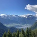von der beinahe 2100 m hoch gelegenen Belalp ergeben sich feine Tief- und Ausblicke: im Tal Brig und Naters, darüber das Hübschhorn und rechts (überm Wolkenband) das Fletschhorn