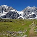 Gletscherweg vor Königsspitze und Monte Zebru