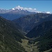 il gruppo del Bernina a destra e il monte Disgrazia che si sta coprendo, mentre più a sinistra il gruppo del Badile