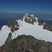 schöner Gipfelblick auf das benachbarte Mittelhorn; dahinter das Wetterhorn