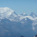 Zu sehen sind: Weisshorn in den Wolken, Grand Gendarme, davor Bishorn. Rechts der Mitte: Zinalrothorn, Matterhorn davor Ober Gabelhorn hebt sich fast nicht ab.