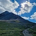 Der Aufstieg beginnt. Die eine oder andere Wolke wird immer wieder mal die Sonne verdecken. Speziell im Aufstieg ganz willkommen.