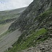 Si scende ad attraversare verso la ganna corretta, aggirando il promontorio...