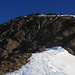 Vom Sattel muss zum Gipfel des Nördlichen Schönpleiskopfes kurz geklettert werden. Die Kletterei ist einfach und kurz (Fels I+). Man kraxelt vom Ende des Schneefeldes die Rinne zu zwei Drittel hoch und quert nach links hinaus zum Gipfelfirnfeld.