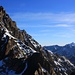 Aussicht vom Nördlichen Schönpleiskopf (2943m) im Zoom zur Küchlspitze (3147m). Rechts am Horizont steht der Hohe Riffler, mit 3168m der höchste Gipfel des Verwalls.