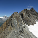 Nach dem Abstieg von P. 3261 wartet der Aufstieg über den vermutlich stellenweise eisenhaltige WSW-Grat zum Wilerhorn, hinten links über den Chrindelspitza Tschingel- und Lauterbrunnen Breithorn