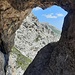 Interessantes Felsenfenster im Abstieg
