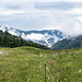 ... gleichnamigen Pass hoch und nach einem Blick auf die sich auflösenden Regenwolken dann wieder runter zur Auberge. 