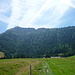Rückblick. Im Vordergrund ist die Alp Holderen halb zu sehen.