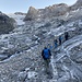 ein langer Felsschuttgang im Gletschrrückzugsgebiet leitet uns ..