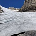 Blick zurück am Ende des noch zusammenhängenden Gletschers: hinten die Felswand unterhalb P. 3196, rechts der Felsturm von P. 3172