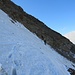 Querung im gefrorenen Firn auf guter Trittspur