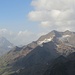 Blick vom Monte Gaviola nordostwärts: rechts zwei Tage zuvor bestiegene Gipfel, links unten ein kleiner 3000er ohne Bericht (Punta Segnale)
