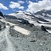 wir wurden eindringlich vor Felsstürzen in der Passage zur Bergbahn gewarnt