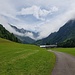 bevor es - na klar - aufklart, als ich auf den Bus warte.