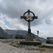 Am Gipfelkreuz des Kehlsteins, das nicht auf dem höchsten Punkt steht