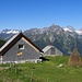 Eine schön gelegene Alp, im Hintergrund die Urner Grössen