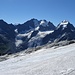 Nun geht es über den Gletscher aufwärts, im Hintergrund sind Piz Morteratsch, Piz Bernina und Piz Roseg nun ständige Kulisse