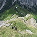 Blick über das folgende Abstiegsgelände zum Amatschonjoch