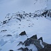 Tiefblick vom Nordostgrat hinunter zum Sattel und auf den Jörigletscher.