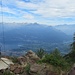 Panorama dalla croce verso l’inizio del Lago di Como e le montagne dell’Alto Lario, con il tempo in via di miglioramento.