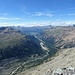 ...und über den alten Moränen des Morteratschgletschers blickt man über das grüne Val Bernina fast bis nach St. Moritz