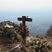 Croce commemorativa lungo la cresta sud-est del Monte Linzone.
