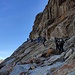 passaggio sul fianco della montagna