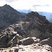 Kraxelei im Gipfelbereich des Hochjoches - im Hintergrund der zuvor bestiegene Naturnser Hochwart.